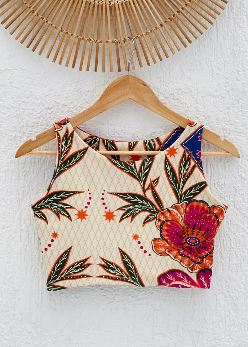 Cropped Aura Euforia Floral em uso
