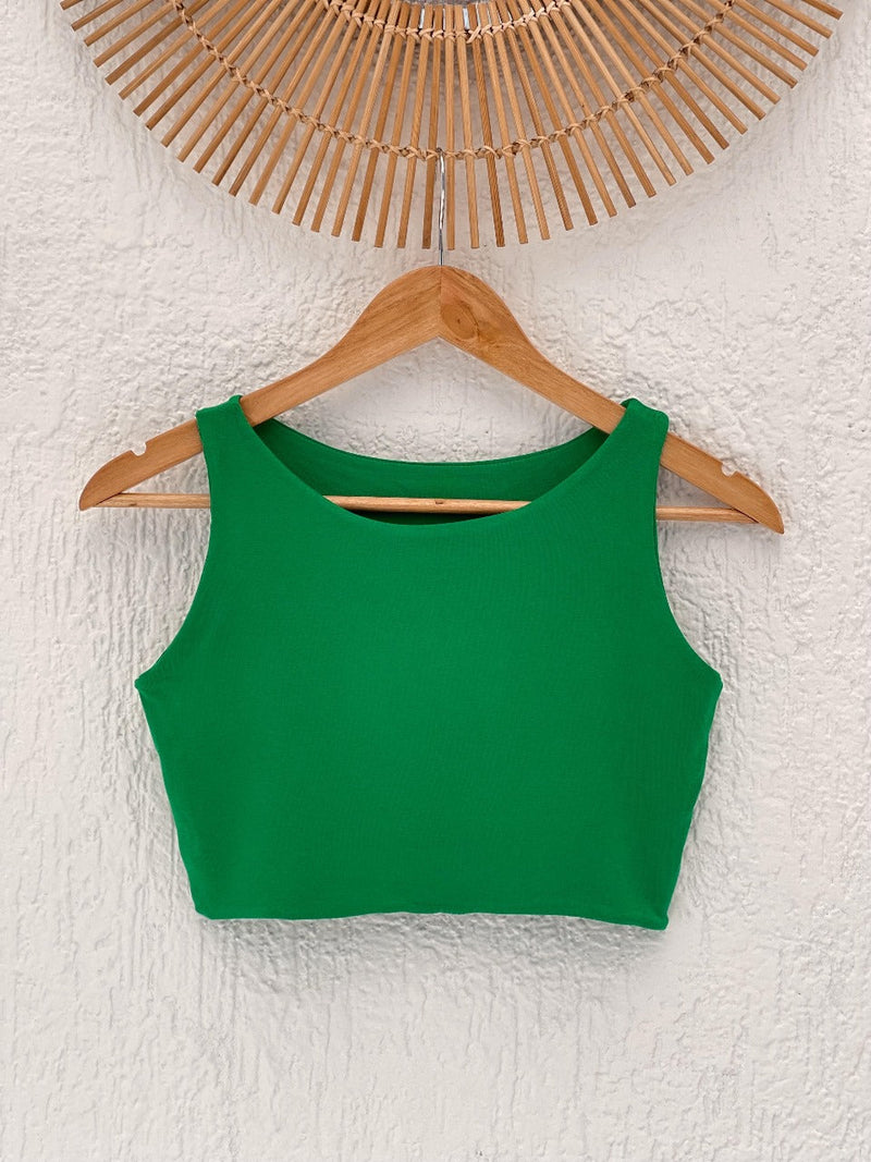 Cropped Aura Liso Verde Bandeira em uso